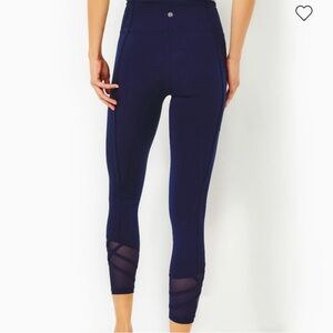 Lilly Pulitzer Luxletic UPF 50+ weekender High Rise Navy legging Like New Medium